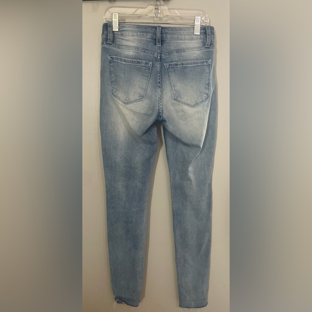 KanCan Light Wash Skinny Jeans. Size: 1/24